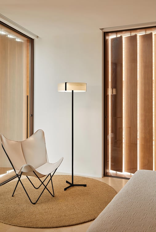 Modern floor lamp with black metal base and LED lighting diffused through natural wood veneer in ivory white colour
