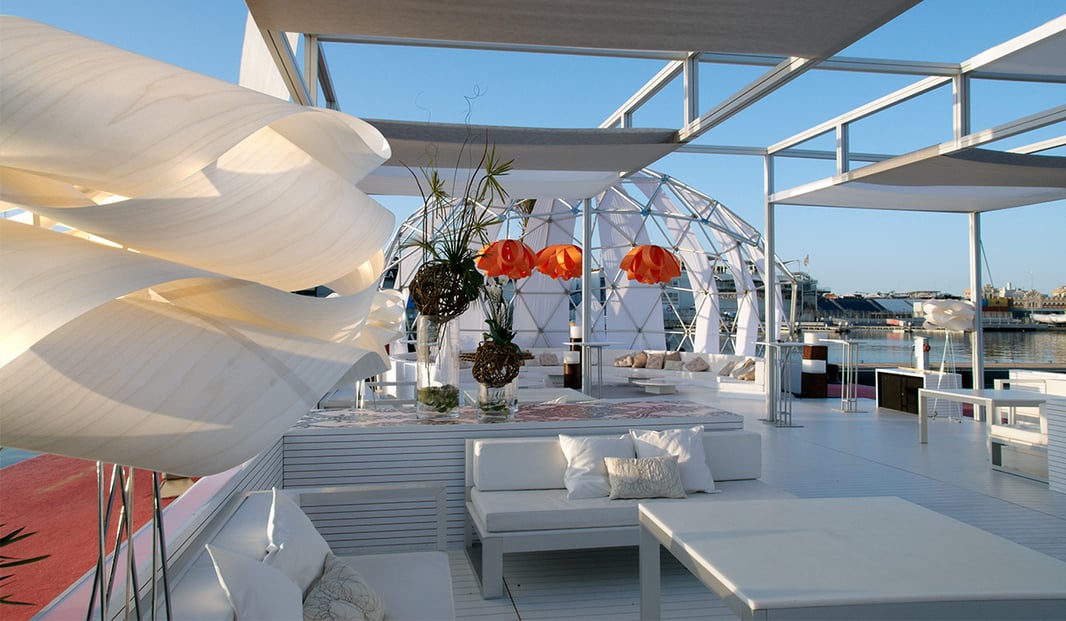 Floating VIP Bar 3