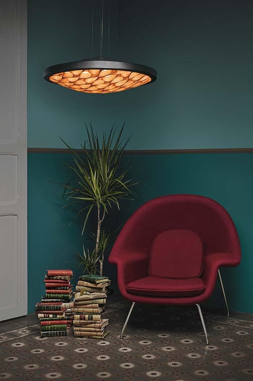 Nelson's armchair is empty. Cervantes suspension lamp