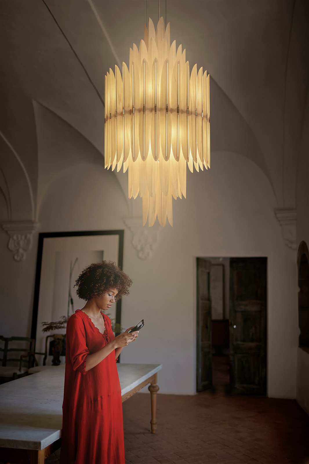 majestic wooden-feather-chandelier-illuminating-a-high-ceilinged-room-by-lzf